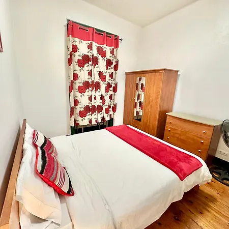 Red Δωμάτια σε οικογενειακή κατοικία *